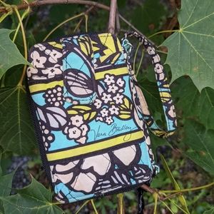 Donating Soon! VERA BRADLEY Wristlet in White Green and Blue Floral Pattern